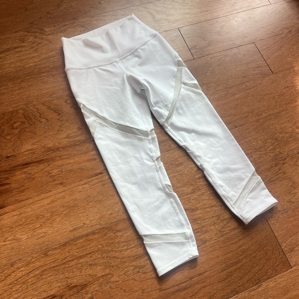 Like New Alo Cropped Legging - Picture 3 of 8